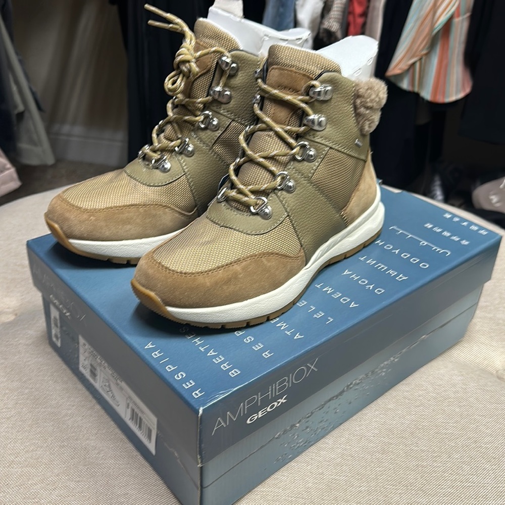 New in Box Geox Braies Hiking Boots size 7